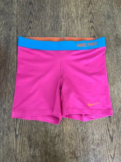 Shorts deportivos Nike Pro rosa para mujer - miniatura 1