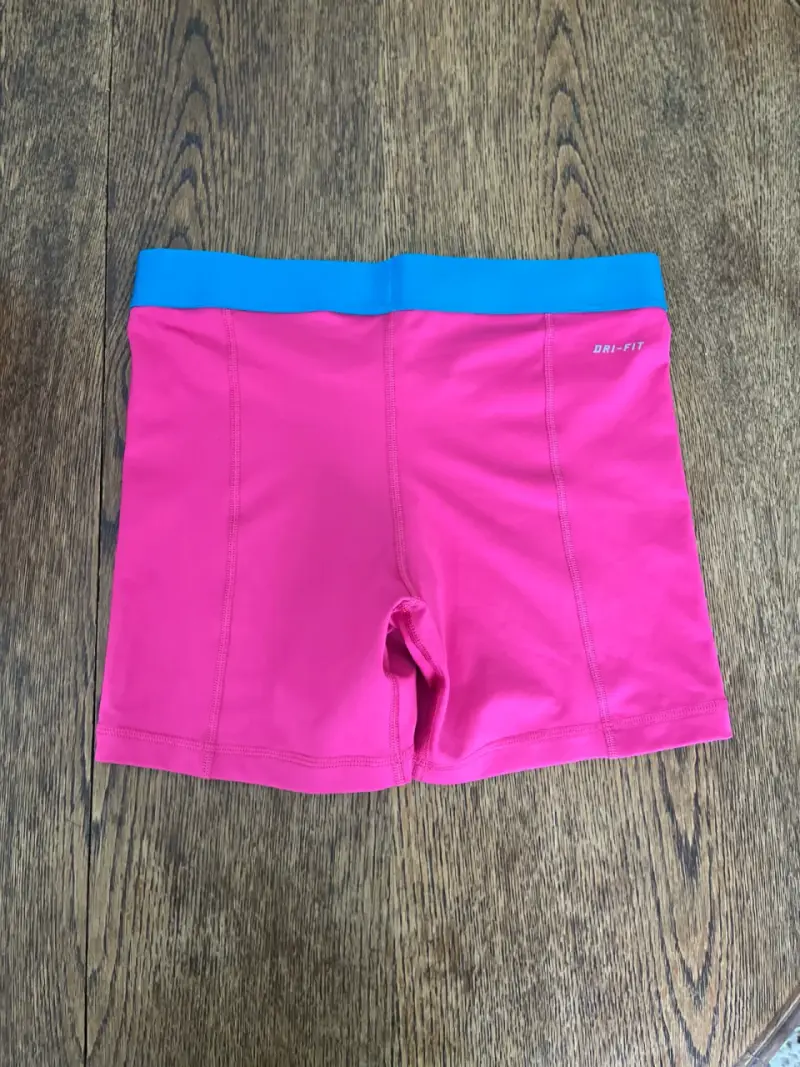 Shorts deportivos Nike Pro rosa para mujer - 2