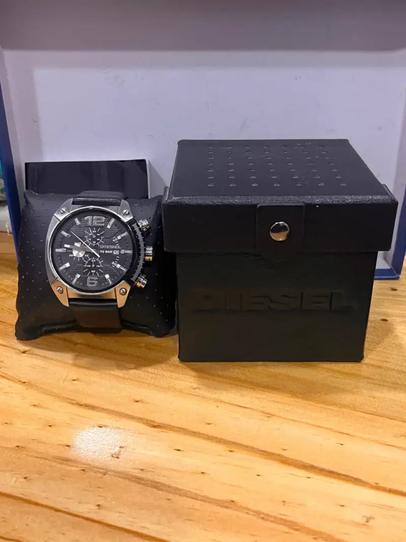 Reloj Diesel cronógrafo negro con caja original - 1