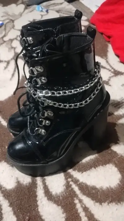 Botines de charol negro con cadenas y plataforma - miniatura 1