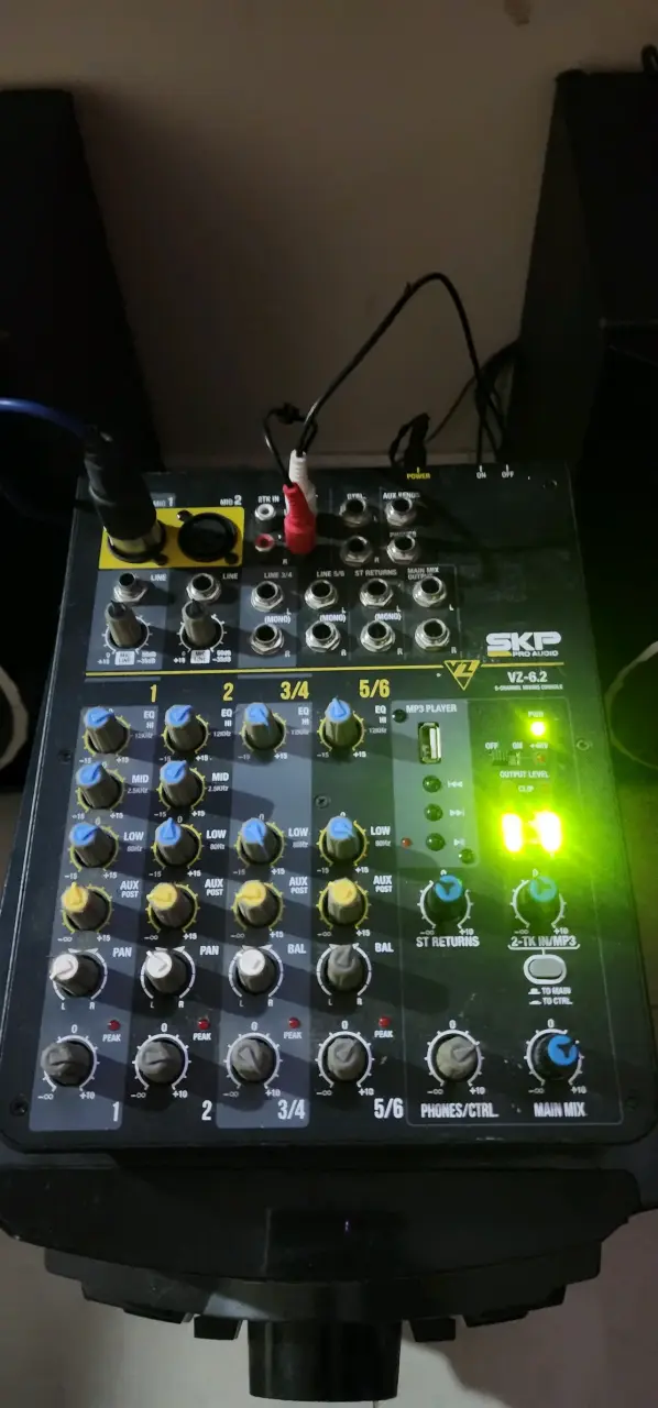 Consola de sonido SKP Pro Audio VZ-6.2