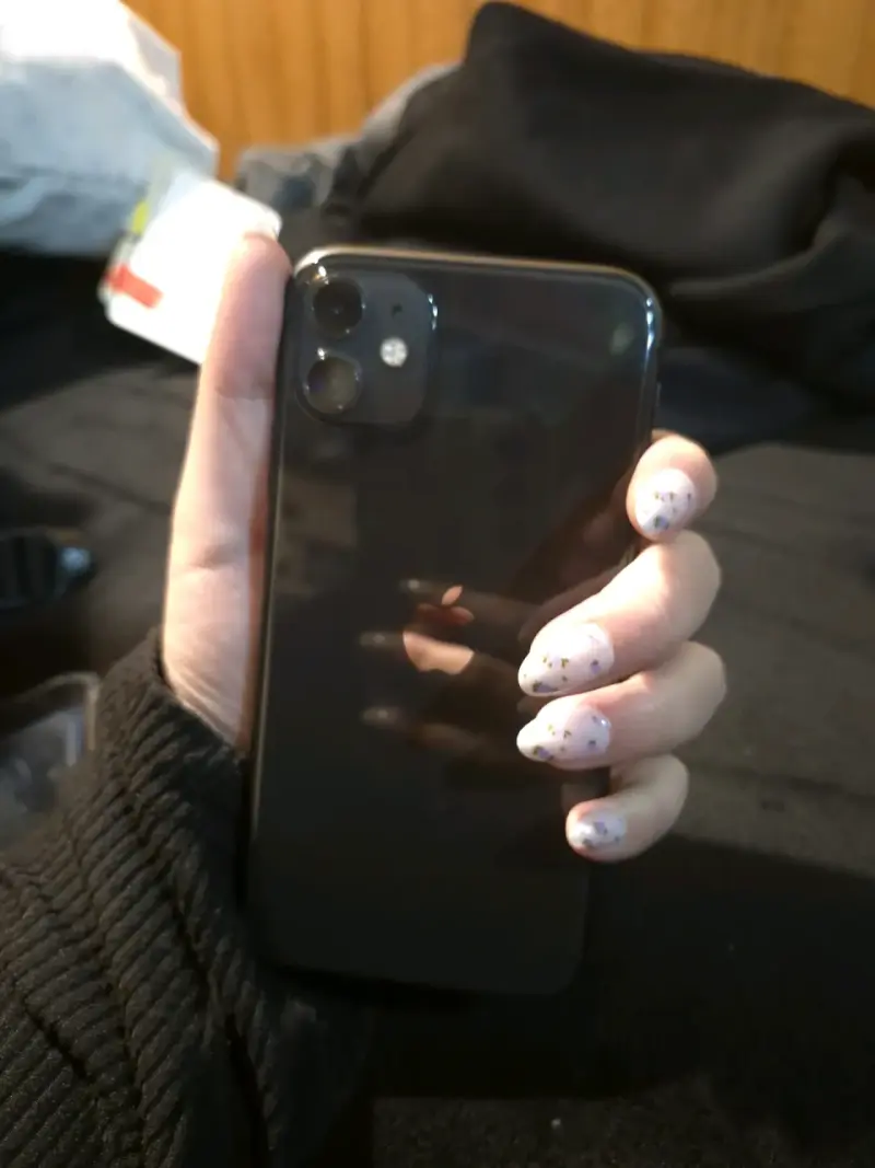 iPhone 11 en buen estado color negro - 1