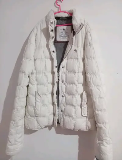 Chaqueta puffer blanca ABERCROMBIE original talla - miniatura 3