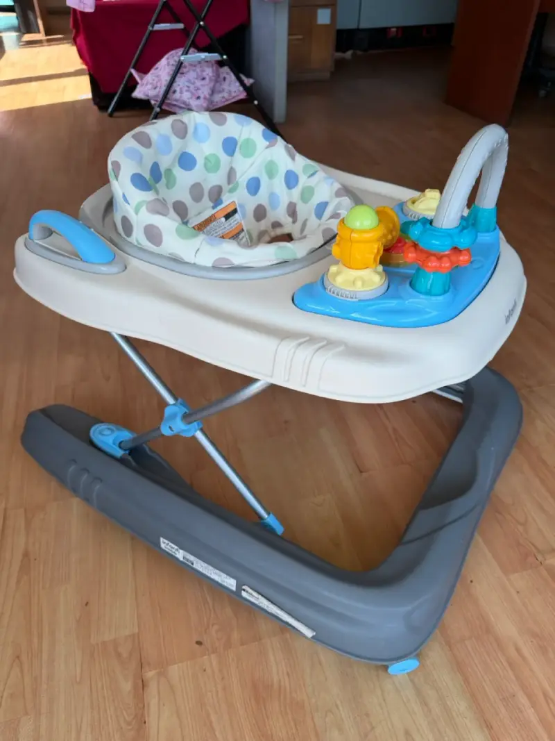 Andador de bebé Infanti con juguetes interactivos - 1