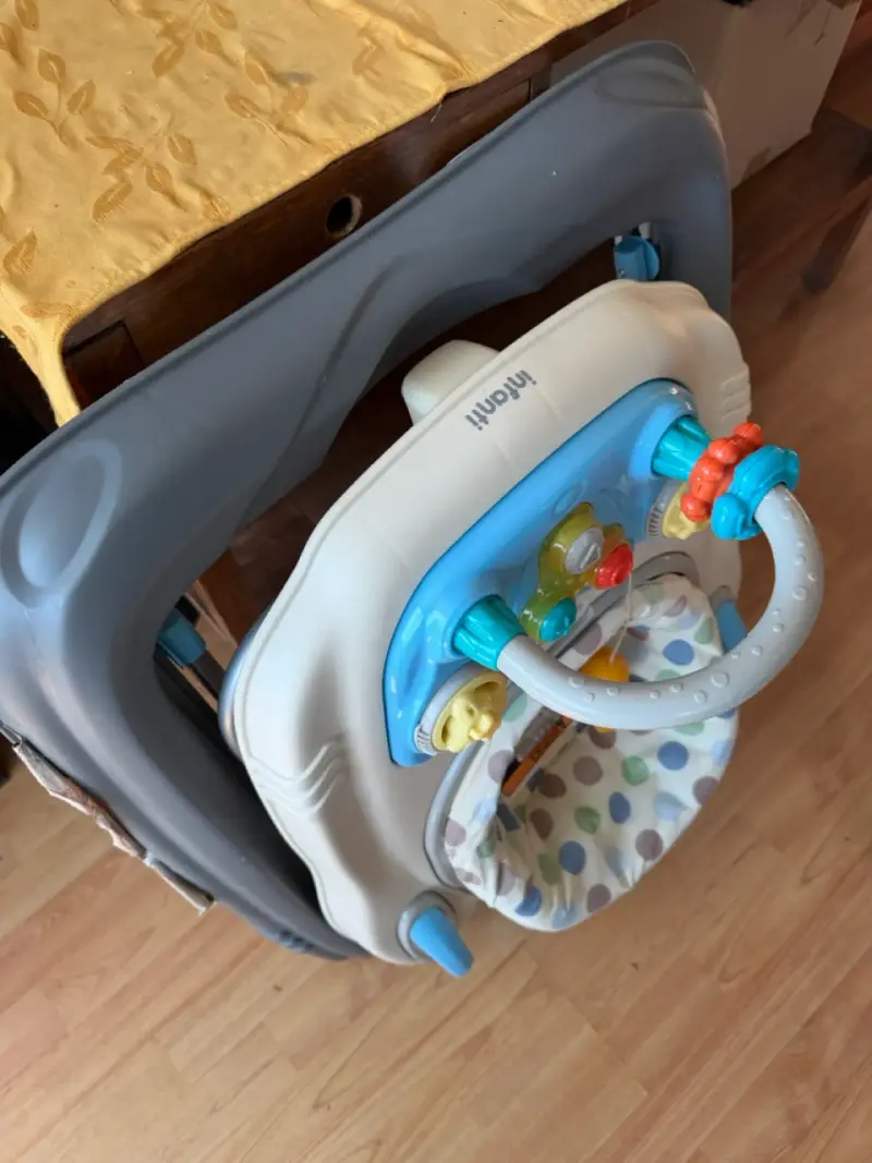 Andador de bebé Infanti con juguetes interactivos - 4