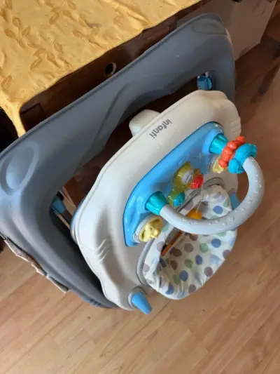 Andador de bebé Infanti con juguetes interactivos - miniatura 4