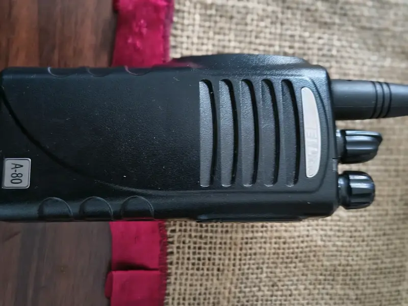 Radio walkie talkie portátil A-80 - 1
