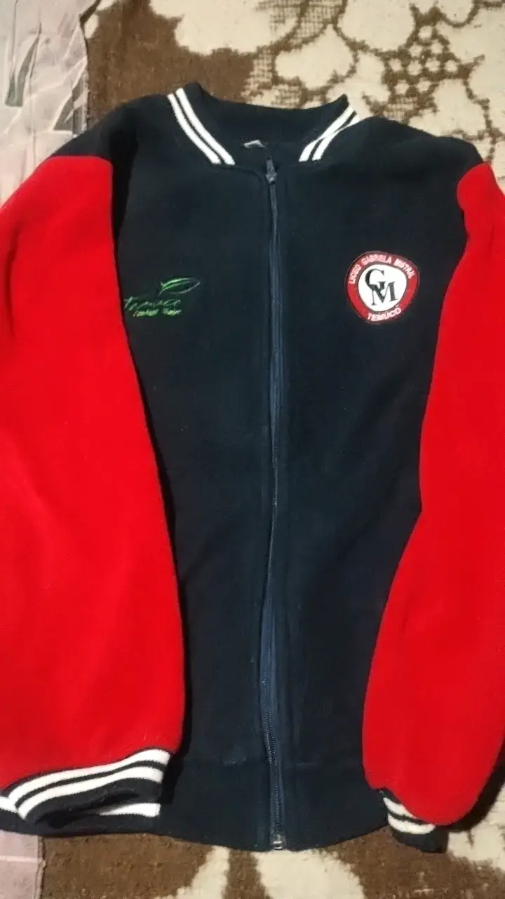 Chaqueta escolar Liceo Gabriela Mistral Temuco