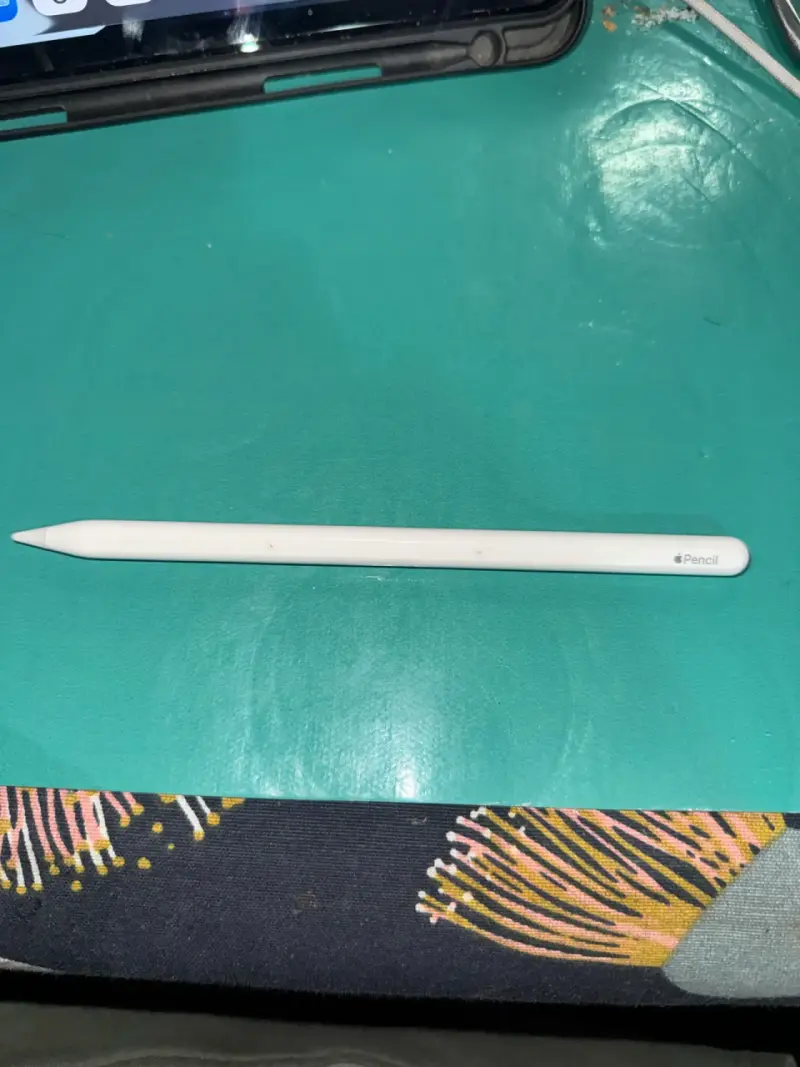 Apple Pencil de segunda generación en buen estado - 2