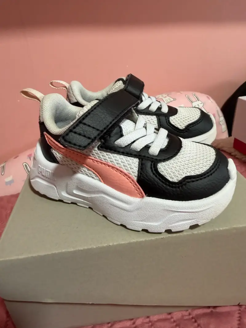 Zapatillas deportivas para niños Puma blancas y negras - 1