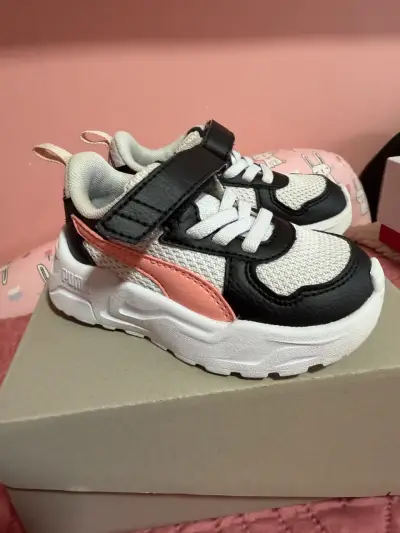 Zapatillas deportivas para niños Puma blancas y negras - miniatura 1