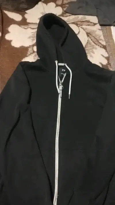 Polerón negro con capucha y cierre FSP para hombre - miniatura 1