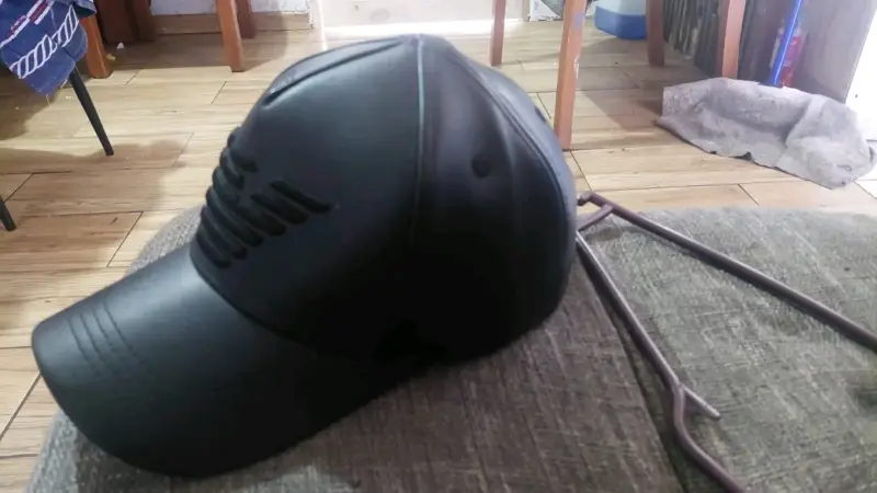 Gorra negra Emporio Armani de cuero - 2