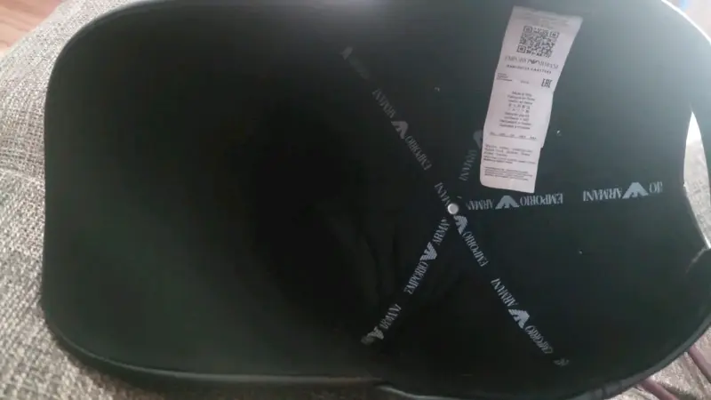 Gorra negra Emporio Armani de cuero - 3