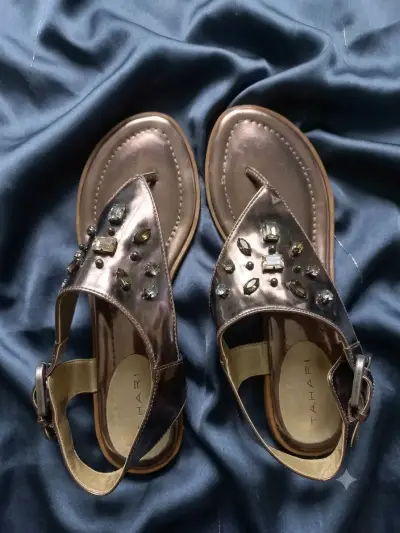 Sandalias de mujer con pedrería metálicas TAHARI - miniatura 2