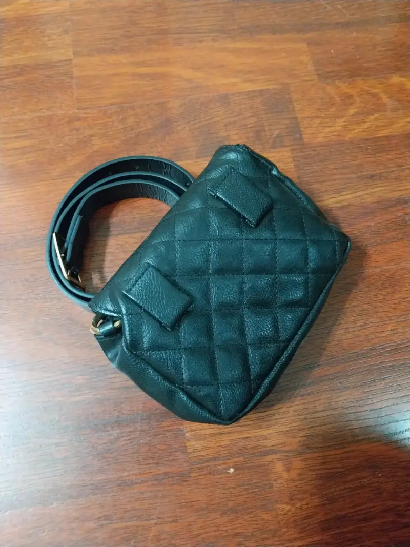 Carteras negras de cuero con cadena dorada - 2