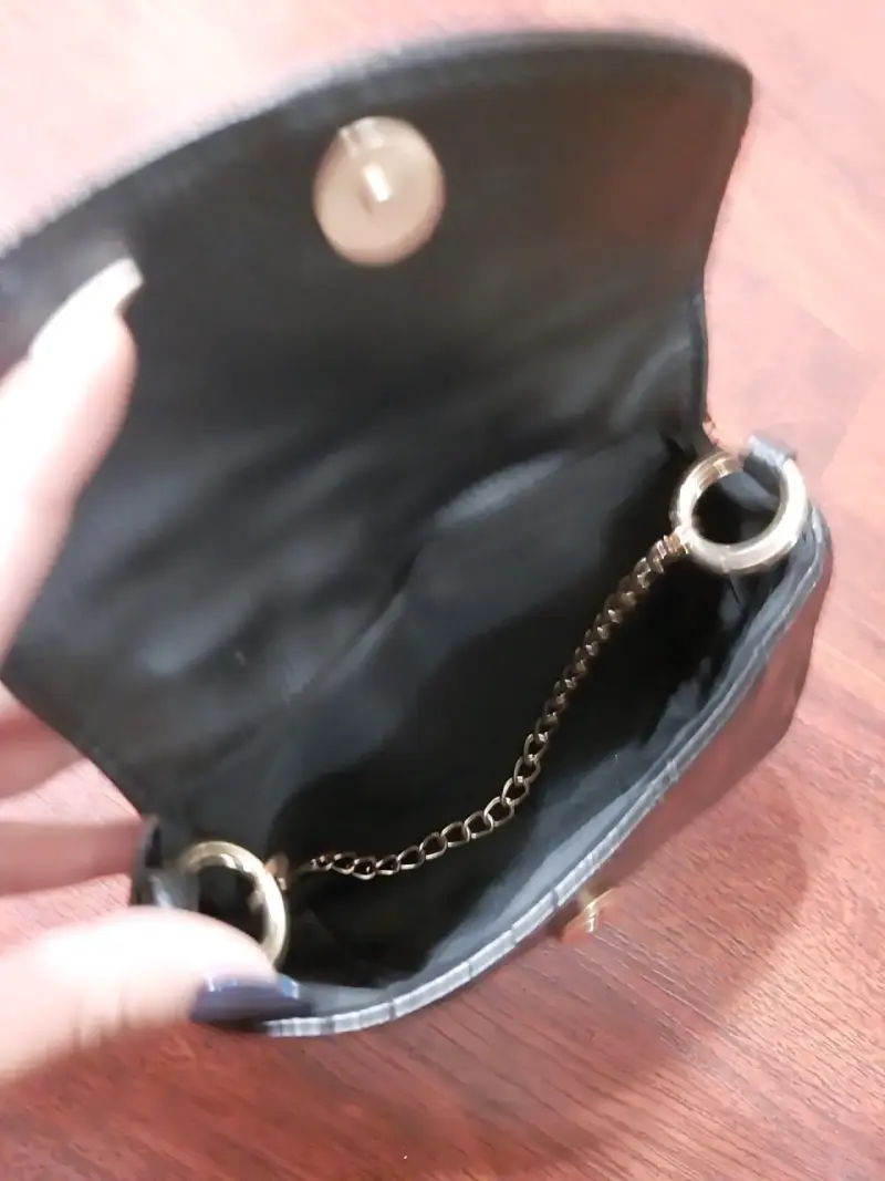 Carteras negras de cuero con cadena dorada - 6