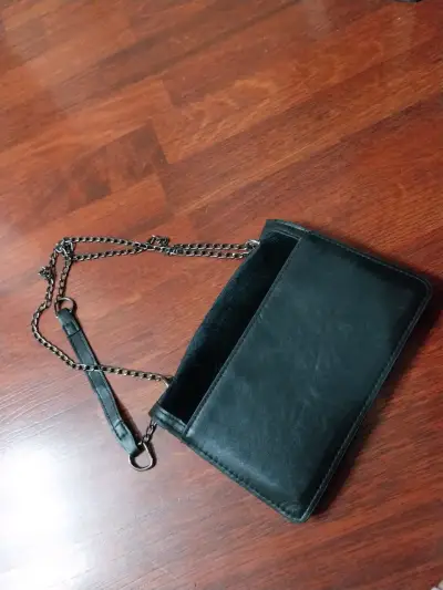 Carteras de mano con cadena y diseño elegante - miniatura 2