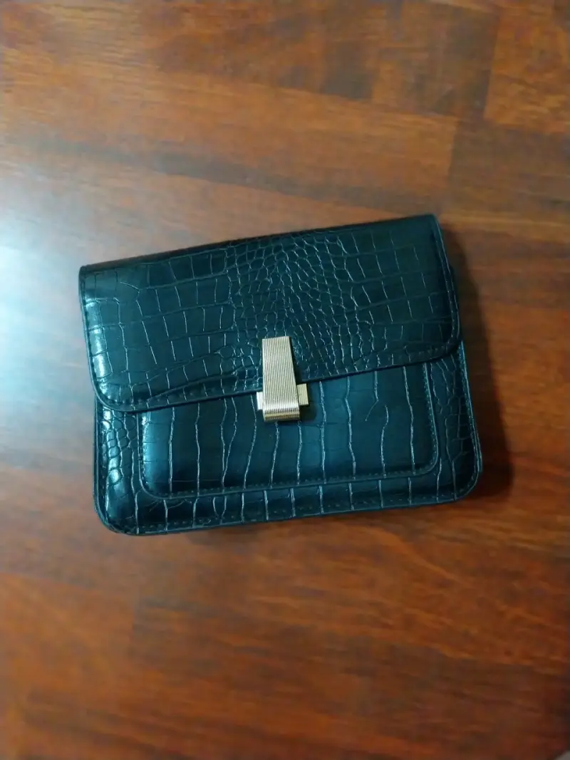 Carteras de mano con cadena y diseño elegante - 3