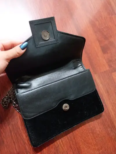 Carteras de mano con cadena y diseño elegante - miniatura 5