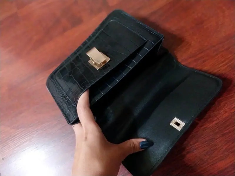 Carteras de mano con cadena y diseño elegante - 6