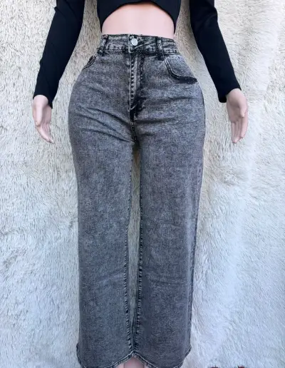 Jeans de mujer con detalles brillantes - miniatura 3