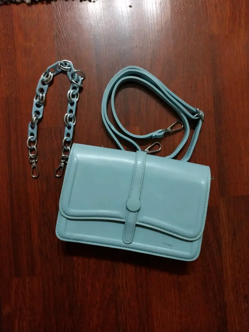 Cartera de mano celeste con correas desmontable - 1