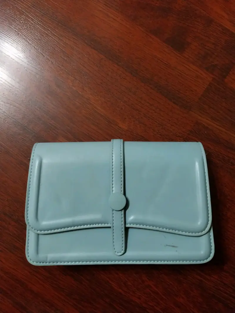 Cartera de mano celeste con correas desmontable - 2