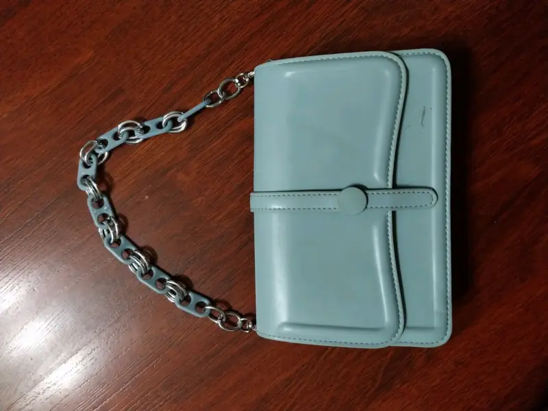 Cartera de mano celeste con correas desmontable - 3