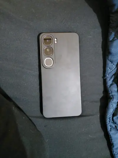 Vivo v40 SE en buen estado - miniatura 3