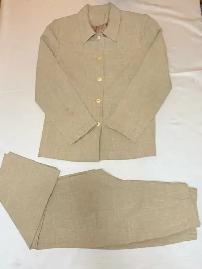 Traje talla 44 (ver detalle en foto) - miniatura 1