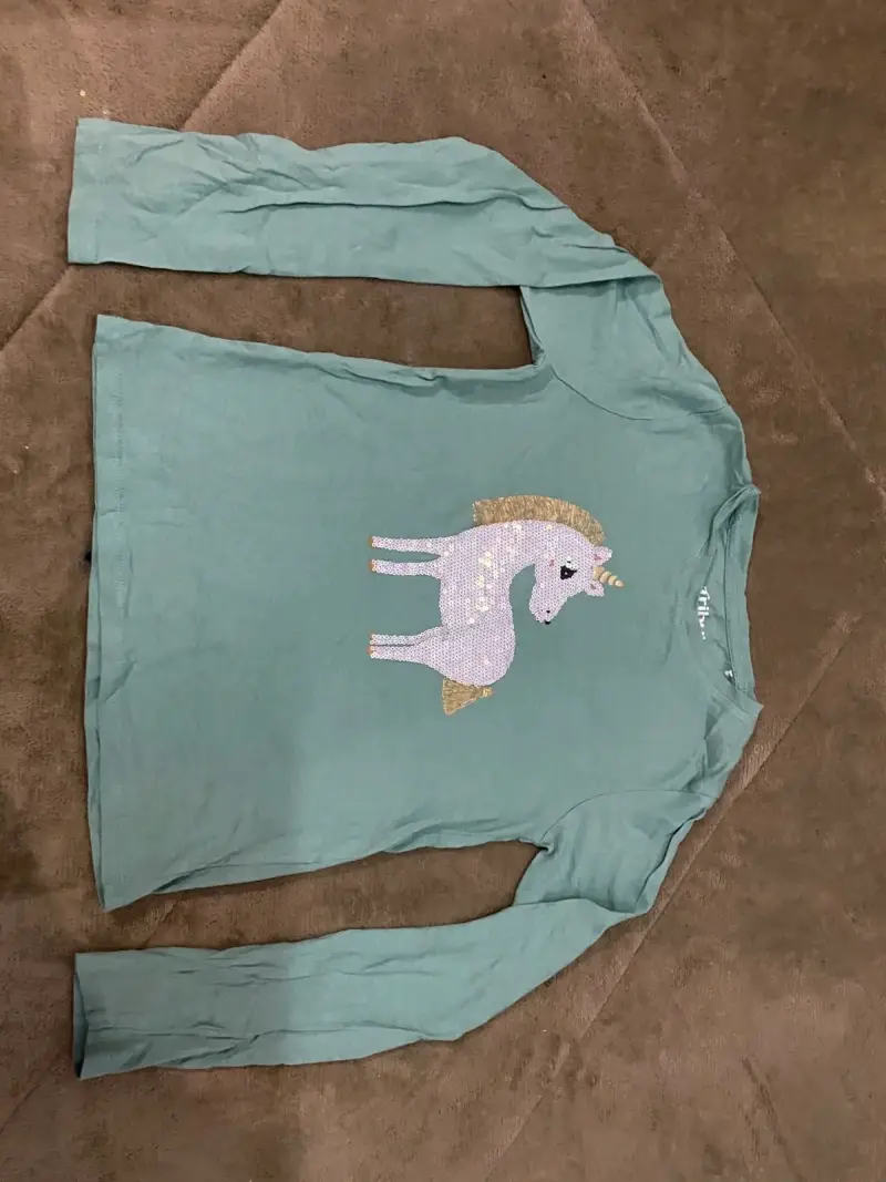 Polera manga larga verde con unicornio para niña Tribu - 2