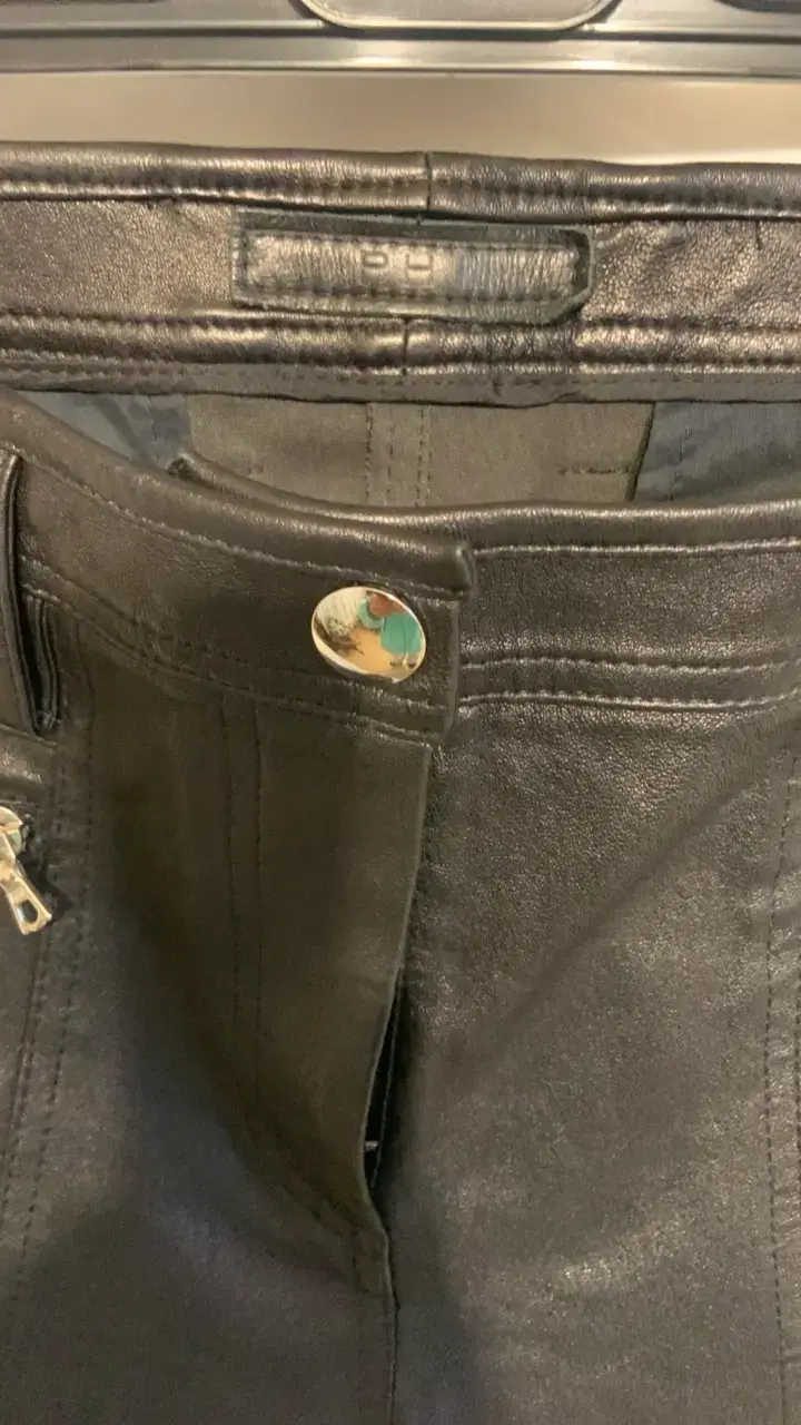 Pantalones de cuero negro con cremalleras - 2