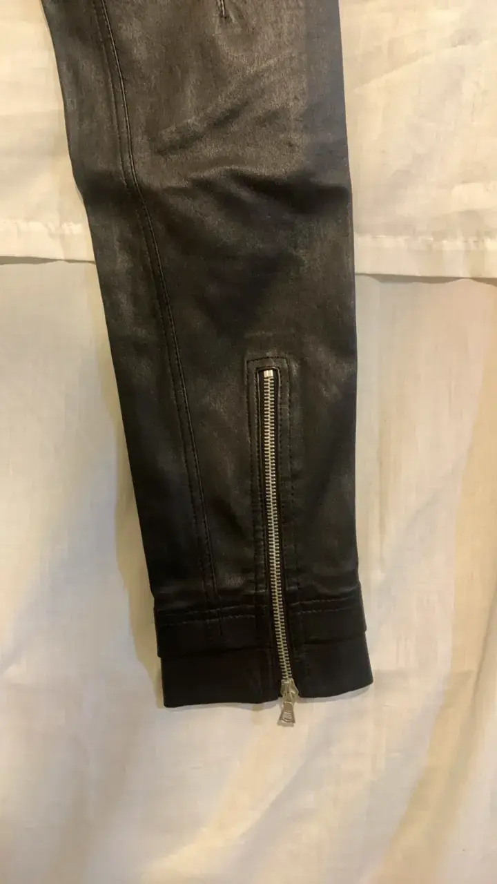 Pantalones de cuero negro con cremalleras - 6