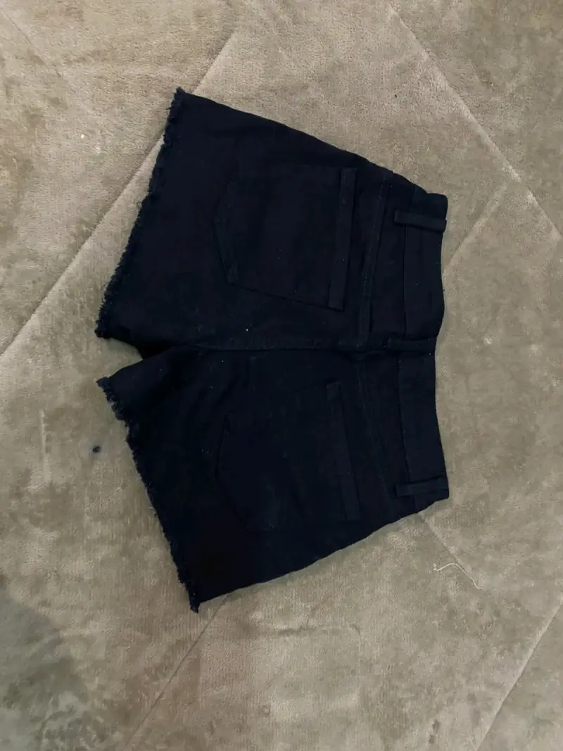 Shorts de mezclilla negros para mujer