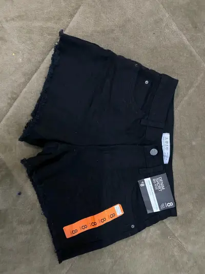 Shorts de mezclilla negros para mujer - miniatura 3