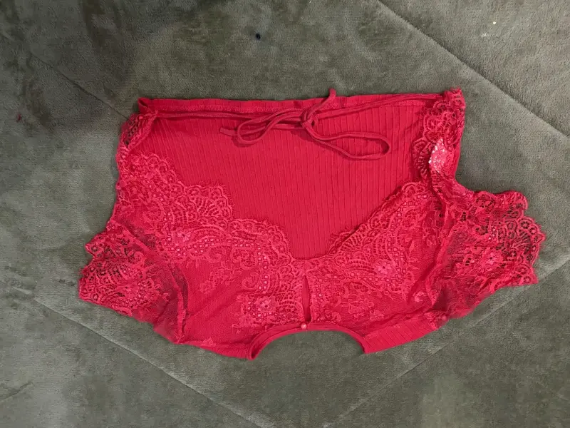 Top de encaje rojo para mujer