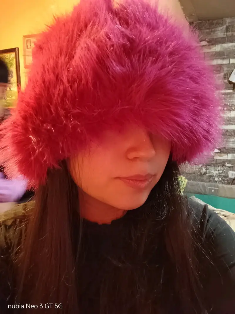 Gorros de piel sintética en varios colores