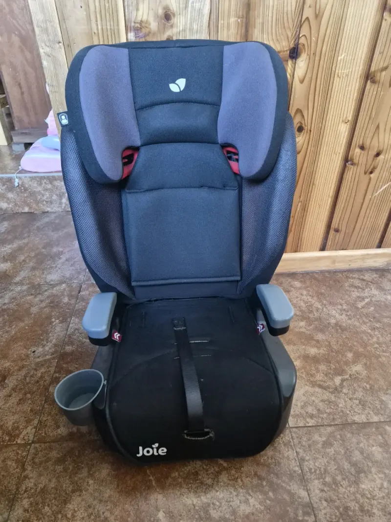 Silla de auto para niños Joie negra