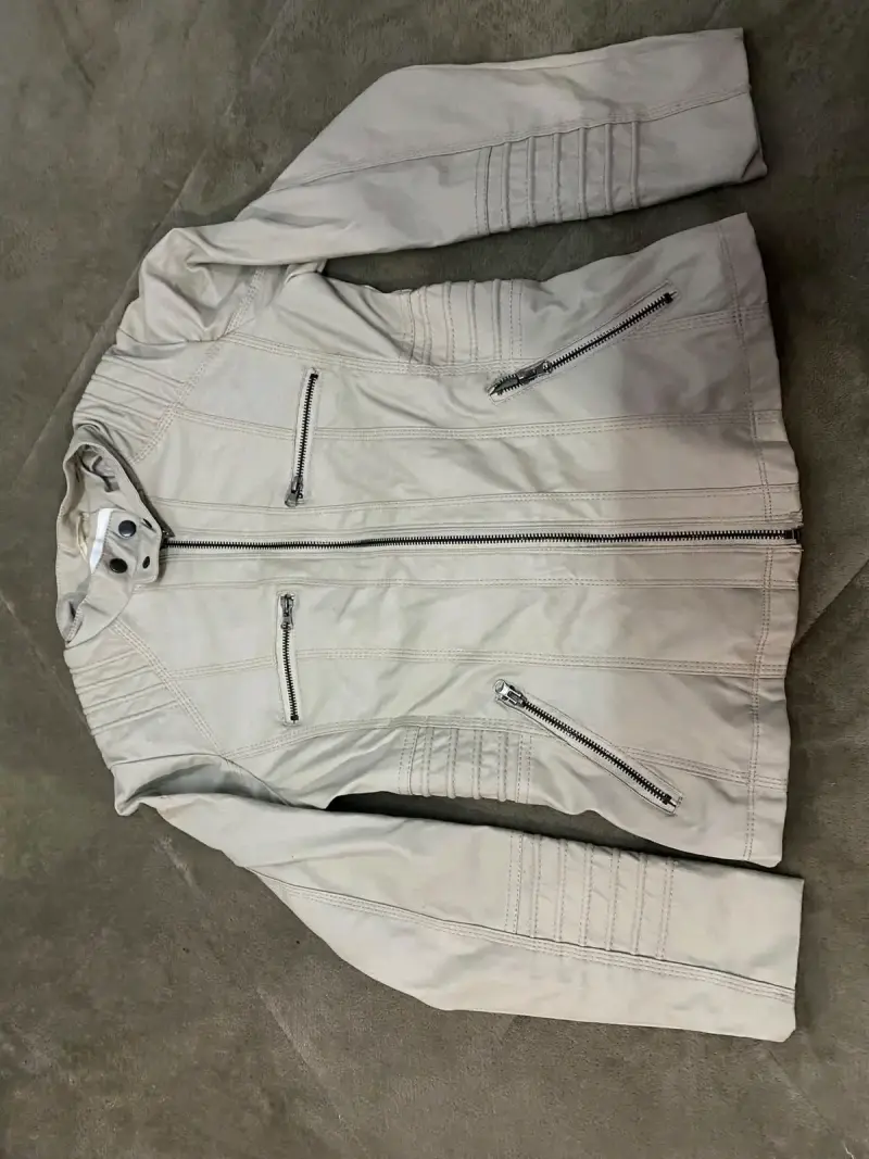 Chaqueta de cuero sintético beige Blivener para mujer
