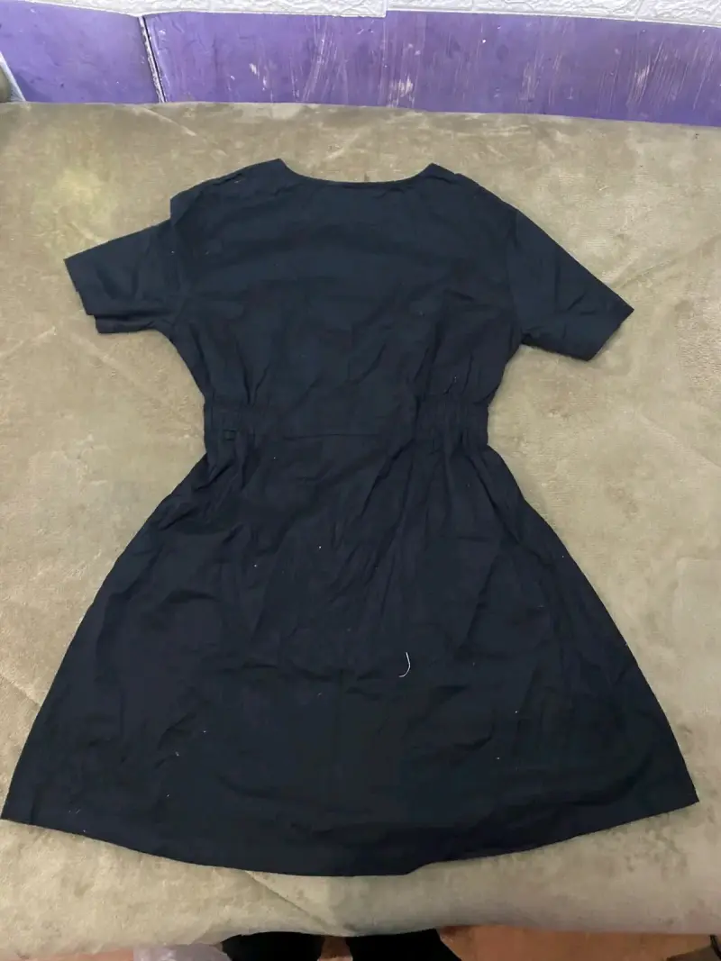 Vestido negro de niña H&M con botones - 3
