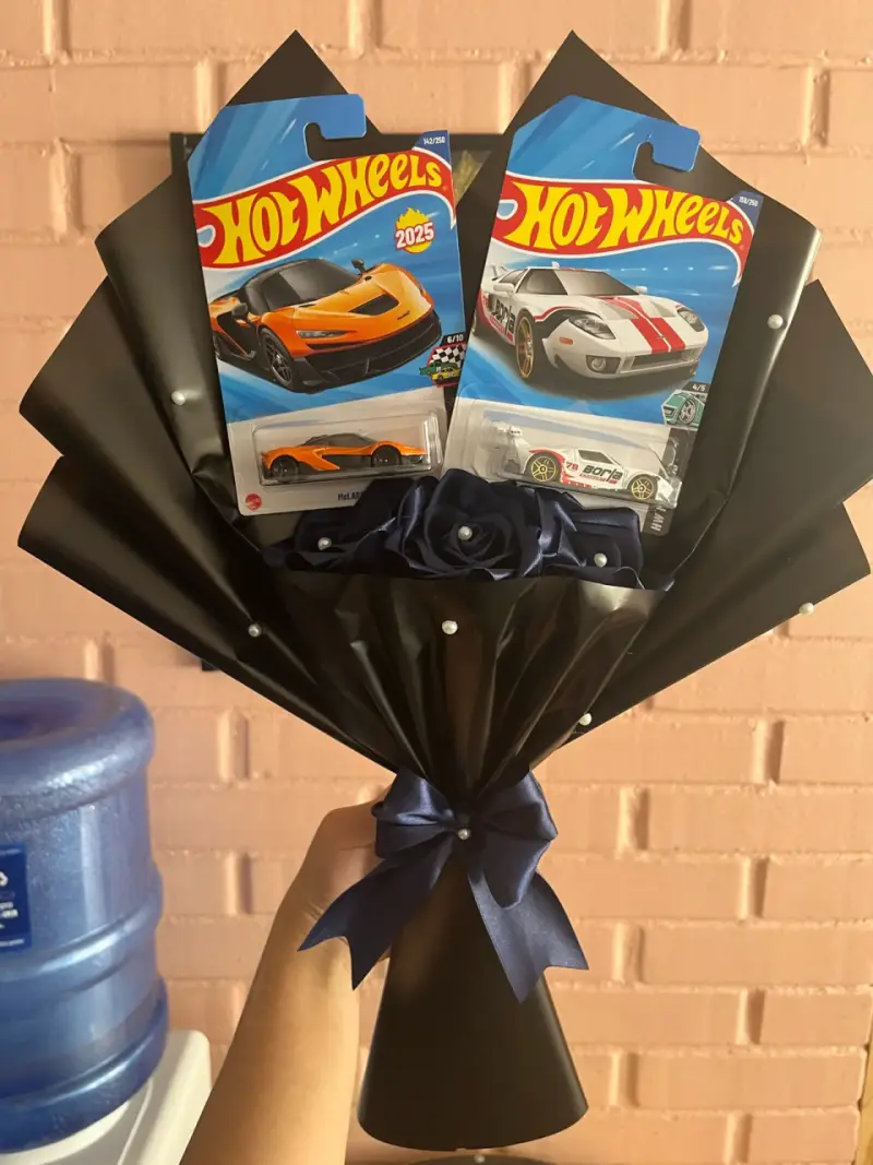 Ramo de autos Hot Wheels edición 2025