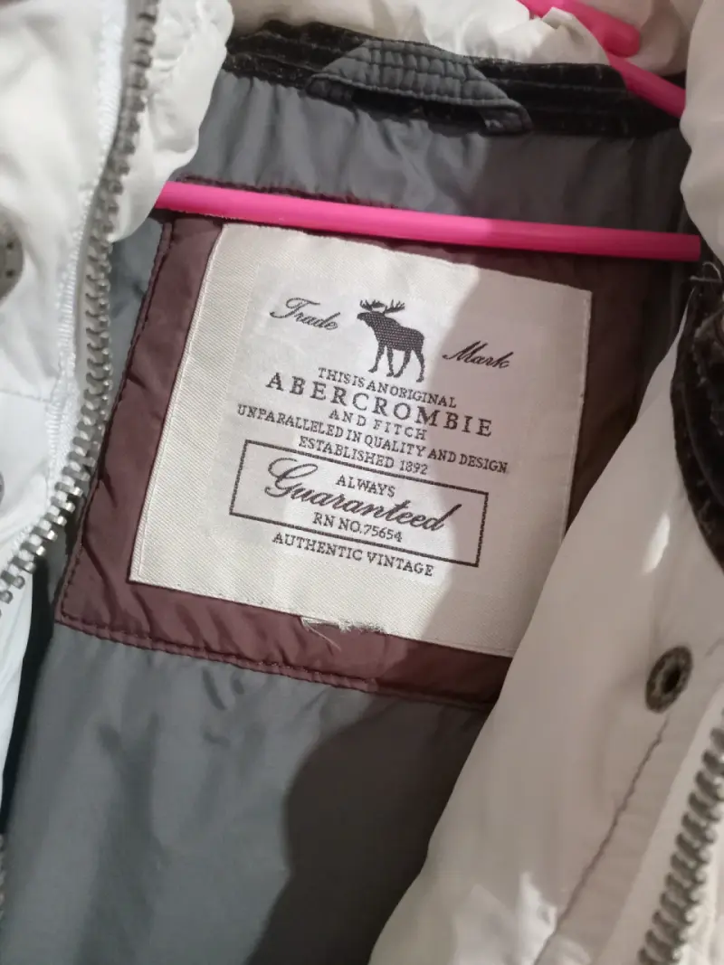 Chaketa puffer blanca Abercrombie & Fitch original - 2