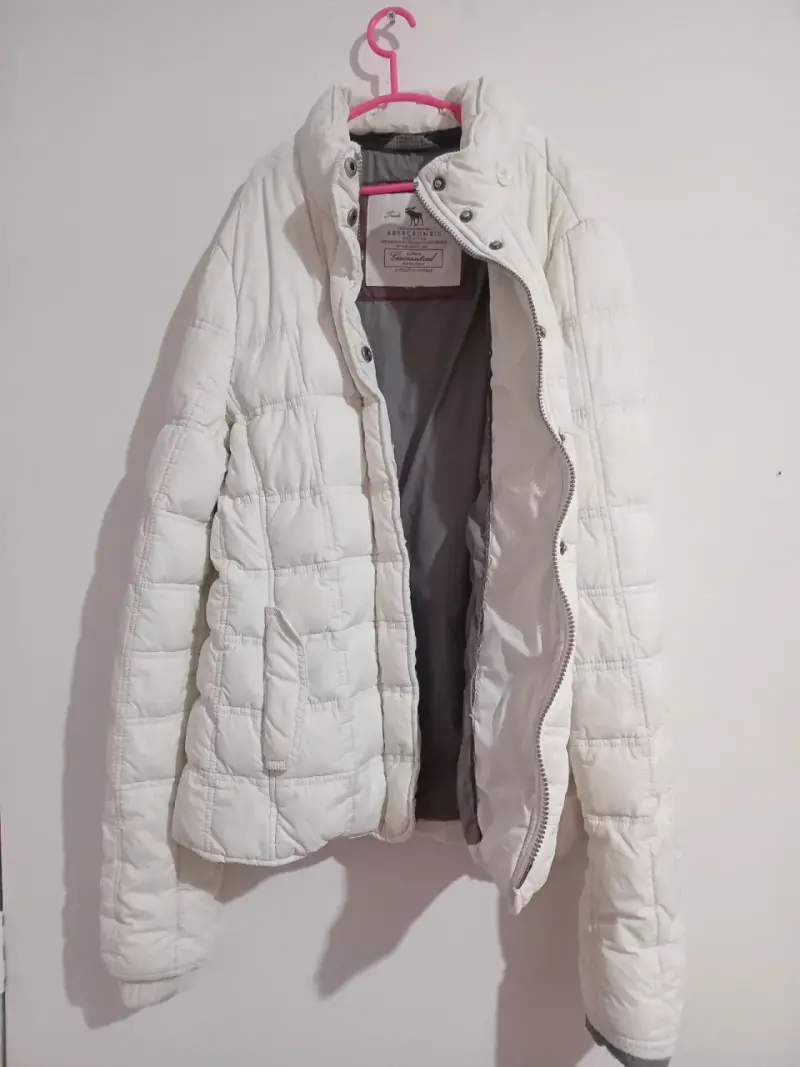 Chaketa puffer blanca Abercrombie & Fitch original - 4