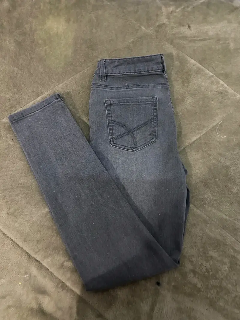 Jeans ajustados gris oscuro para mujer - 3