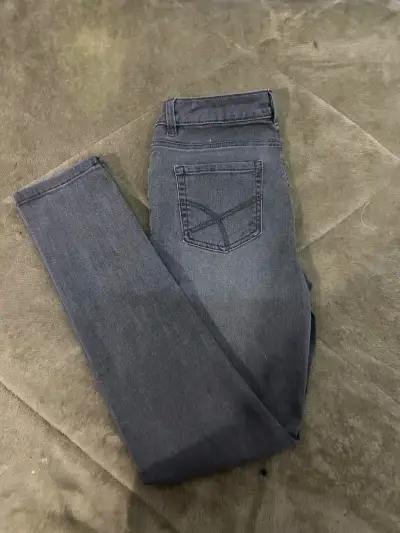 Jeans ajustados gris oscuro para mujer - miniatura 3