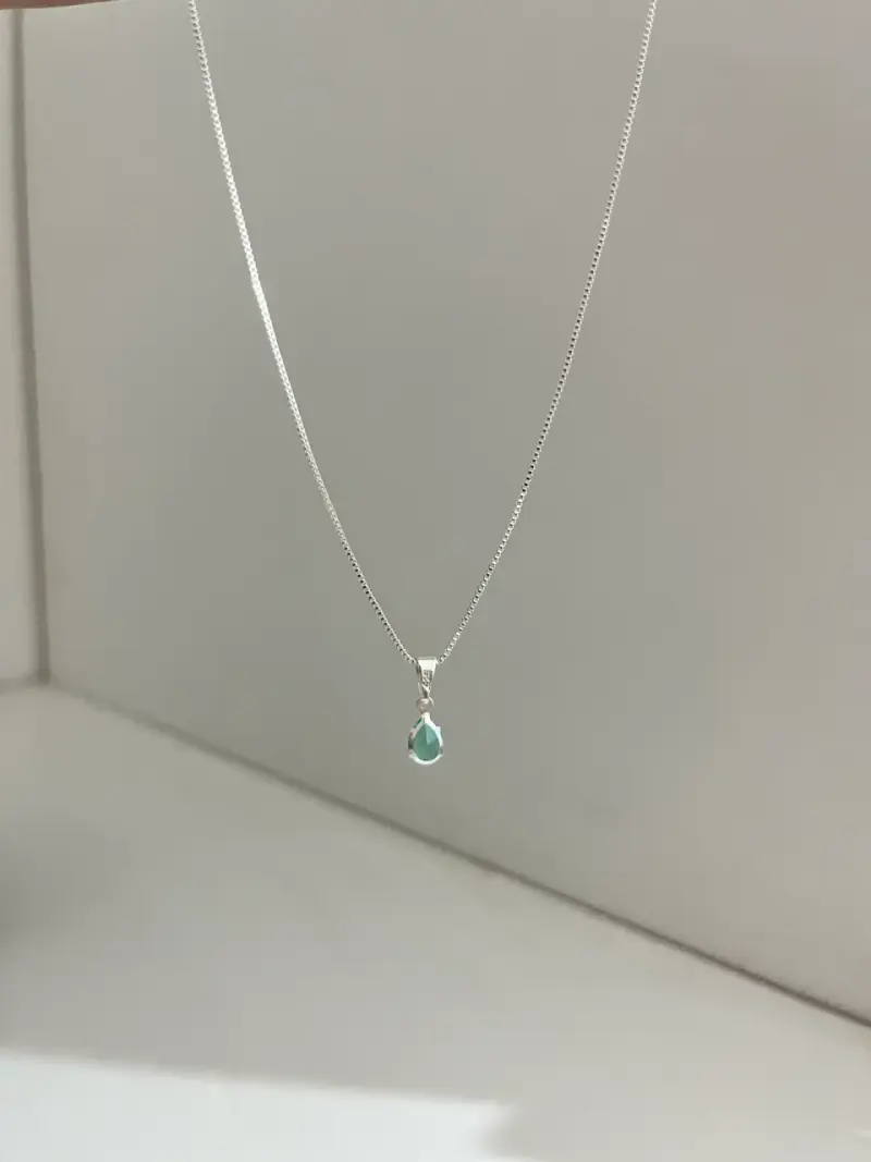 Collar de plata 925 con colgante de piedra verde