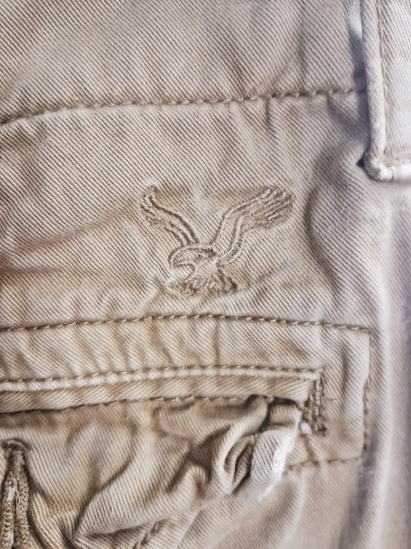 Shorts cargo beige American Eagle para hombre - 2