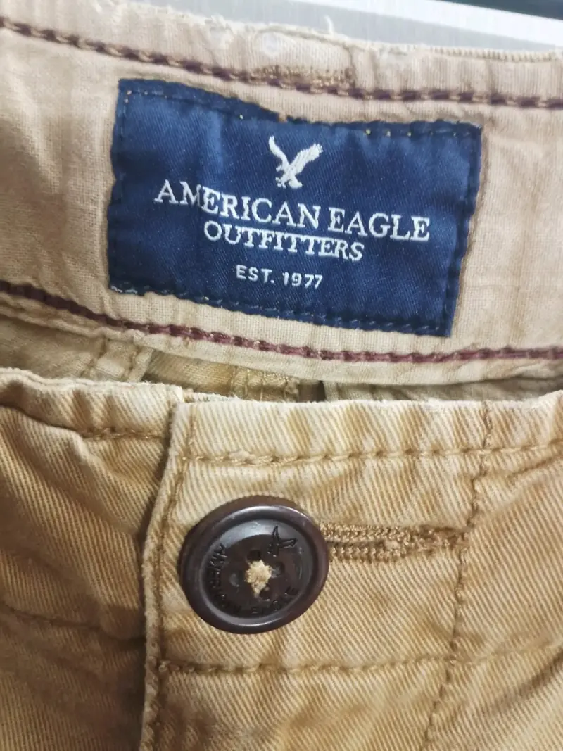 Shorts cargo beige American Eagle para hombre - 3