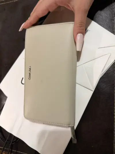 Billetera Calvin Klein beige con cierre - miniatura 1